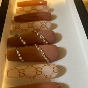 Press on nails|g style set